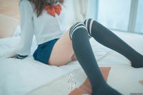 鹿初 學生少女