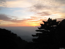 黃山之美　坐看日出日落雲起時