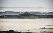 英攝影師捕捉自然奇景　雷電和彩虹同現天空