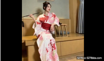 2024年新作，人氣名模，【楊晨晨】，和服日系風，騷丁性感花姑娘，某房32RMB作品，性感撩人尤物